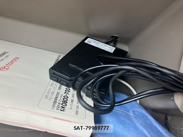 Toyota ISIS 2005-03 8245487-23
