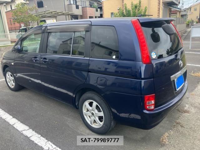 Toyota ISIS 2005-03 8245487-3
