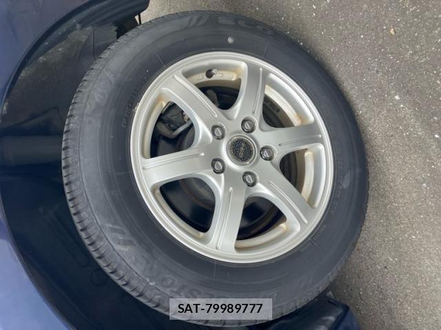 Toyota ISIS 2005-03 8245487-8