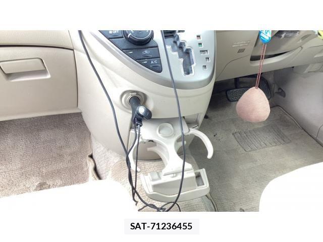 Toyota ISIS 2008-05 8314883-9