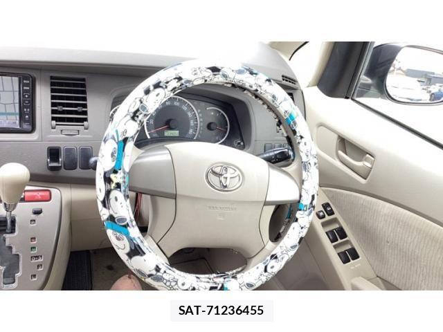 Toyota ISIS 2008-05 8314883-11