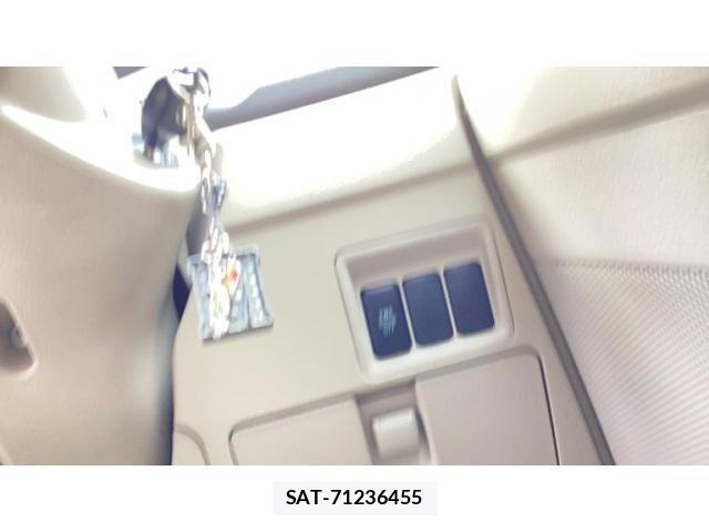 Toyota ISIS 2008-05 8314883-13