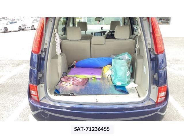 Toyota ISIS 2008-05 8314883-20