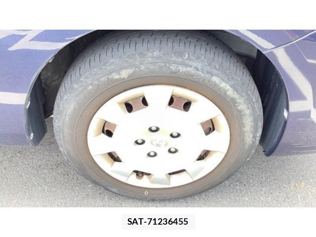 Toyota ISIS 2008-05 8314883-2