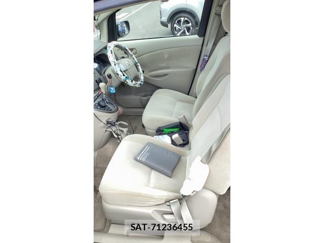 Toyota ISIS 2008-05 8314883-7