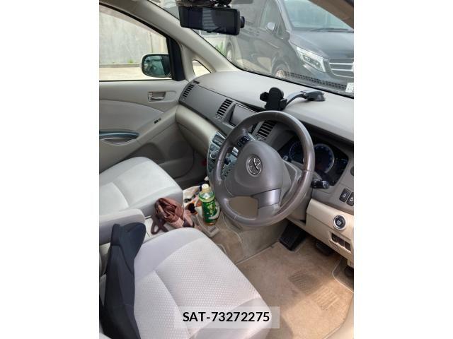 Toyota ISIS 2010-02 8314885-10