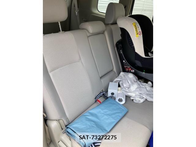 Toyota ISIS 2010-02 8314885-12