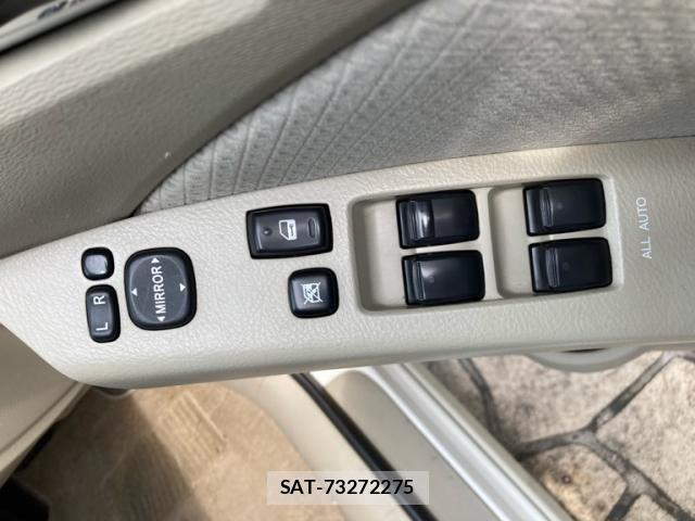 Toyota ISIS 2010-02 8314885-15