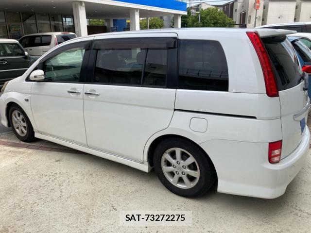 Toyota ISIS 2010-02 8314885-2