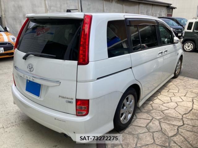 Toyota ISIS 2010-02 8314885-3