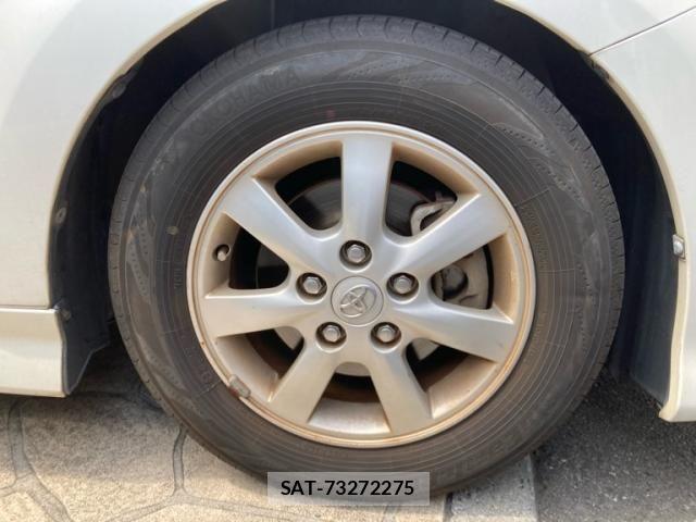 Toyota ISIS 2010-02 8314885-4