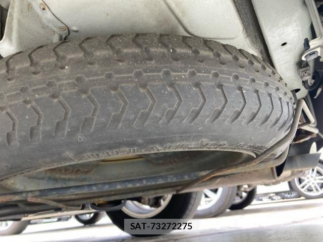 Toyota ISIS 2010-02 8314885-8