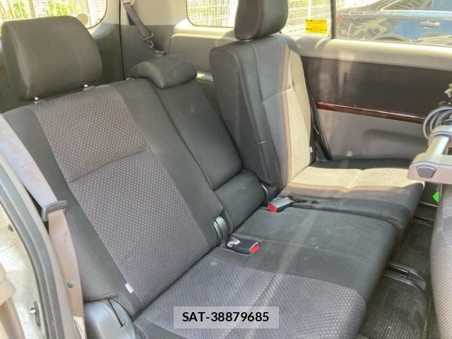 Toyota ISIS 2006-11 8314882-9