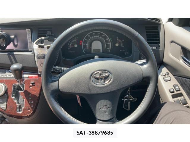 Toyota ISIS 2006-11 8314882-10