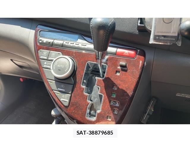 Toyota ISIS 2006-11 8314882-11