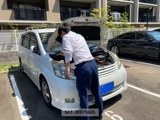 Toyota ISIS 2006-11 8314882-1
