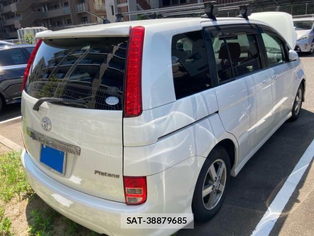 Toyota ISIS 2006-11 8314882-2