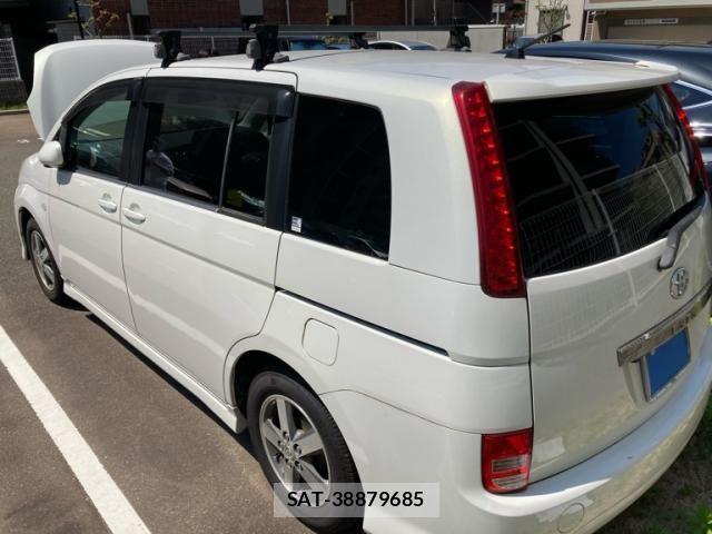 Toyota ISIS 2006-11 8314882-3