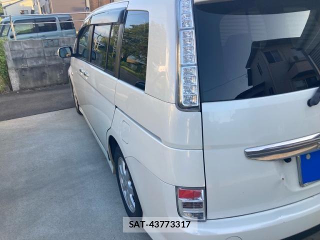 Toyota ISIS 2012-01 8336287-10