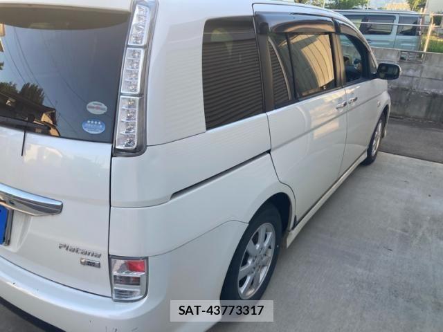Toyota ISIS 2012-01 8336287-11