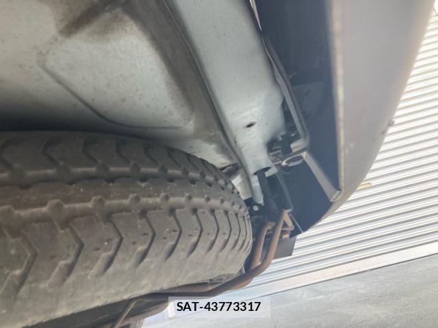 Toyota ISIS 2012-01 8336287-14