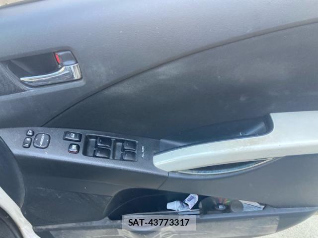 Toyota ISIS 2012-01 8336287-16