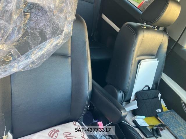 Toyota ISIS 2012-01 8336287-17
