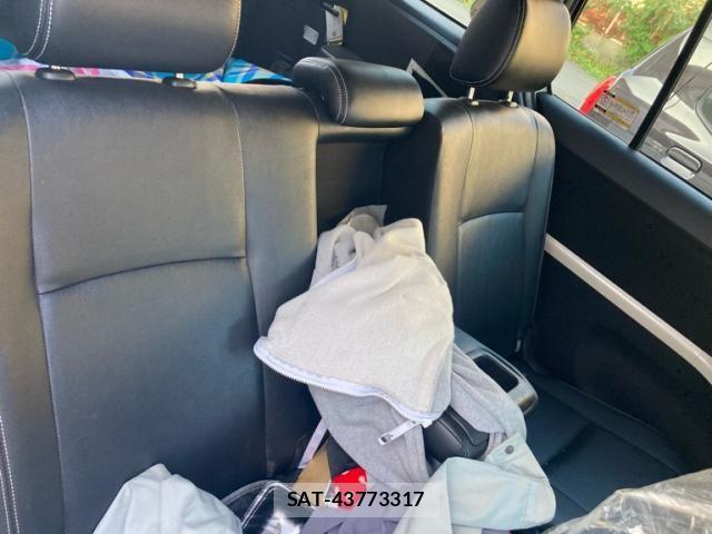 Toyota ISIS 2012-01 8336287-18