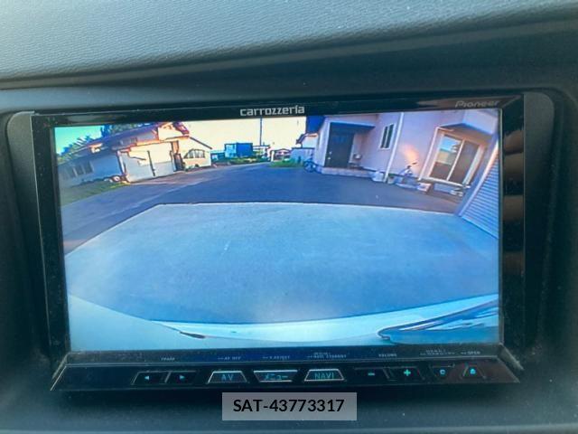 Toyota ISIS 2012-01 8336287-22