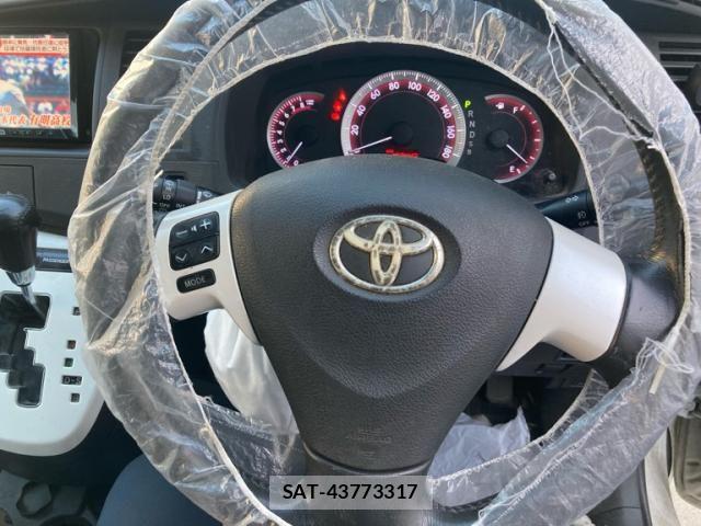 Toyota ISIS 2012-01 8336287-24