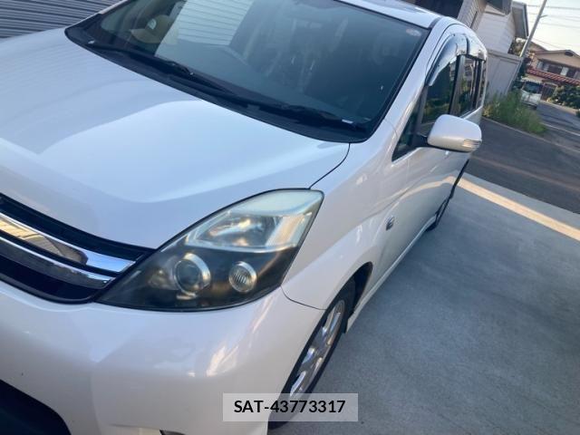Toyota ISIS 2012-01 8336287-3