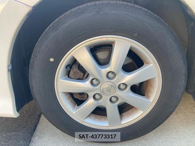 Toyota ISIS 2012-01 8336287-6