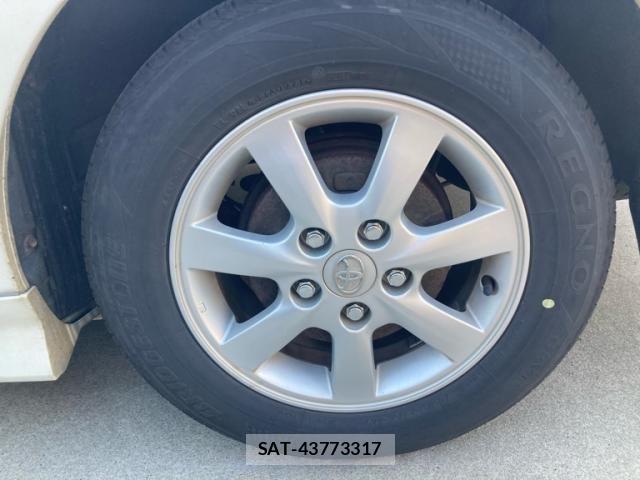 Toyota ISIS 2012-01 8336287-7