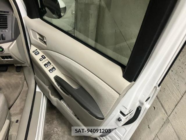Toyota ISIS 2009-11 8336289-10