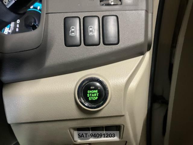 Toyota ISIS 2009-11 8336289-11