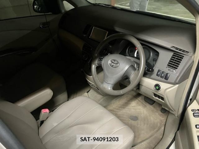 Toyota ISIS 2009-11 8336289-8