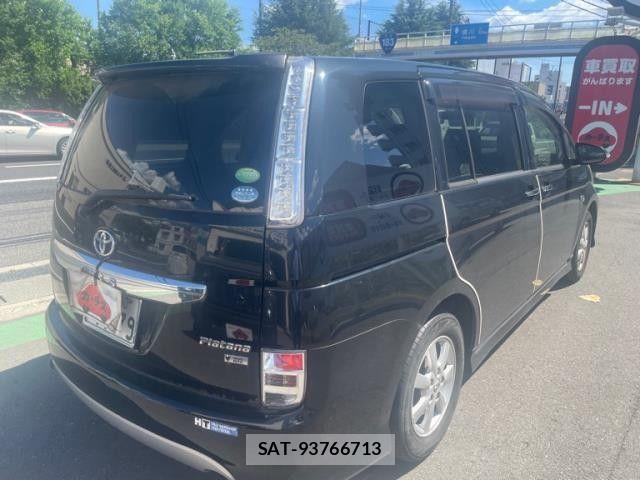 Toyota ISIS 2013-10 8354719-2