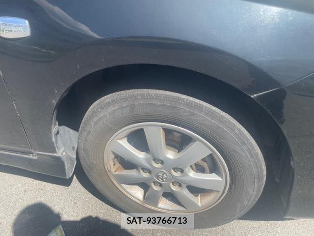 Toyota ISIS 2013-10 8354719-3