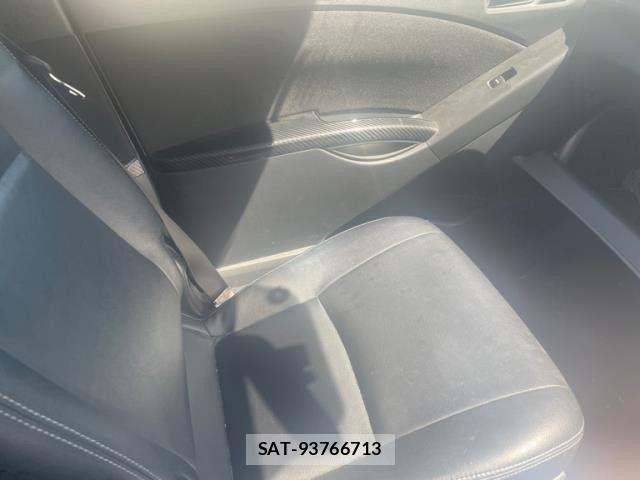 Toyota ISIS 2013-10 8354719-4