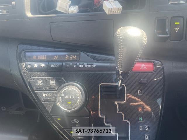Toyota ISIS 2013-10 8354719-5