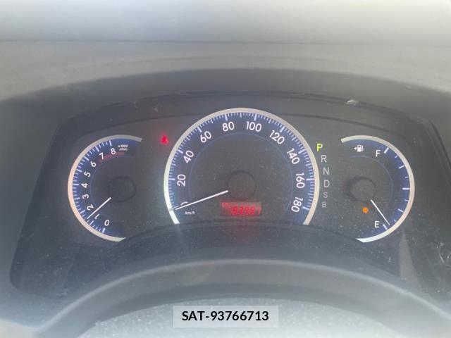 Toyota ISIS 2013-10 8354719-7