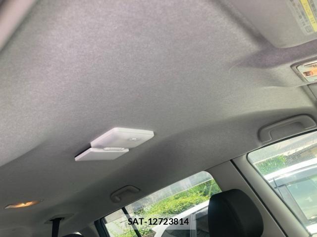 Toyota ISIS 2012-10 8354721-14