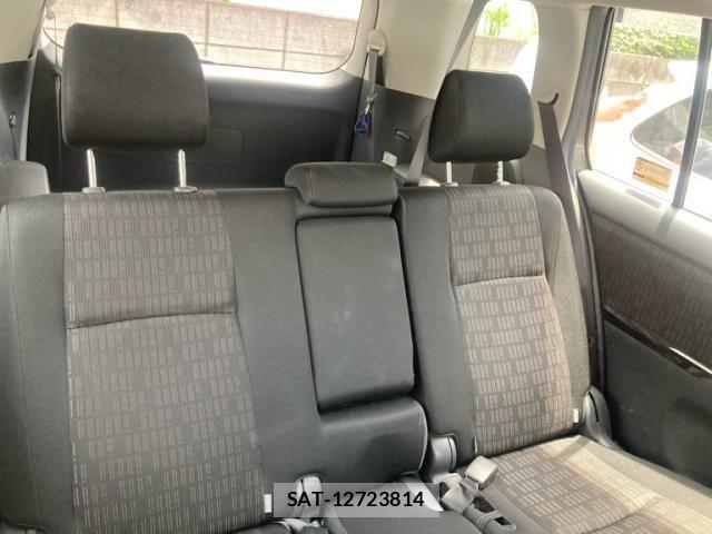 Toyota ISIS 2012-10 8354721-15