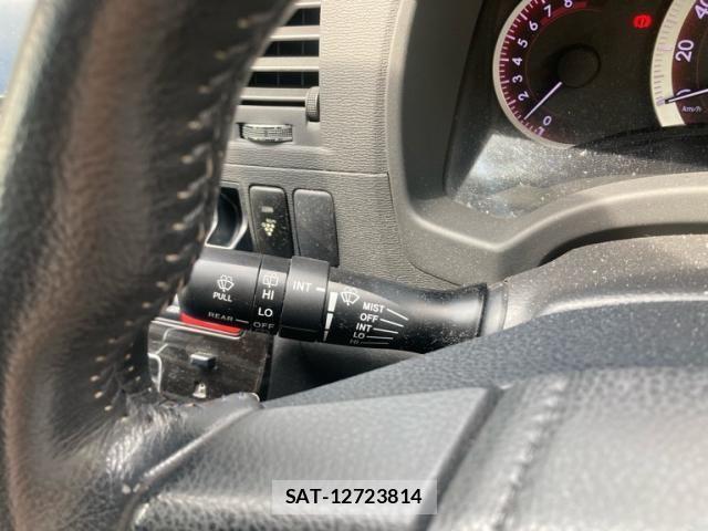 Toyota ISIS 2012-10 8354721-16