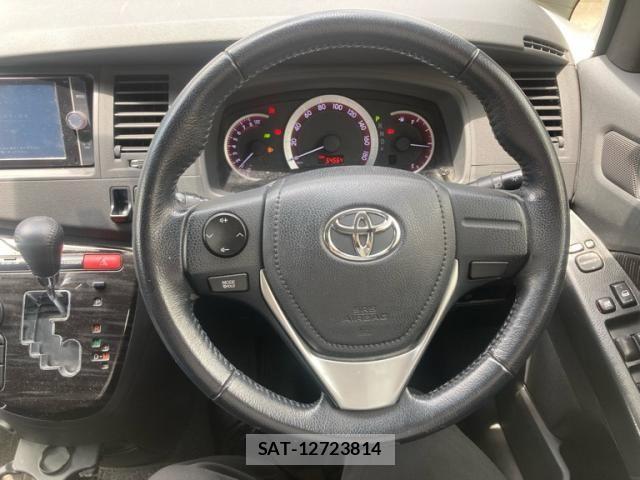 Toyota ISIS 2012-10 8354721-17