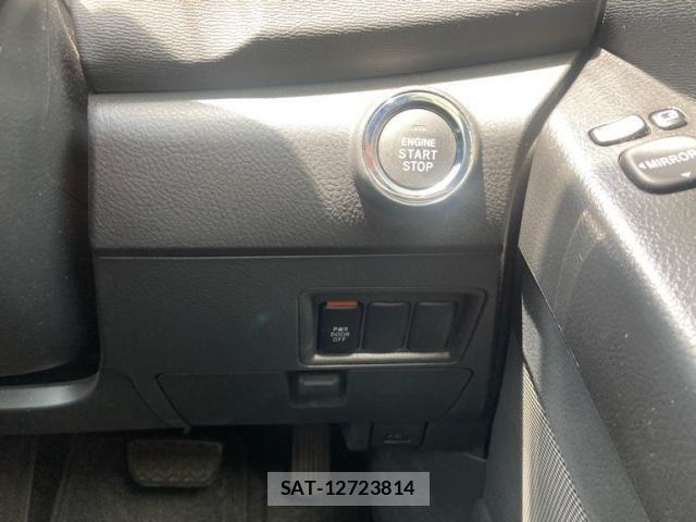 Toyota ISIS 2012-10 8354721-21