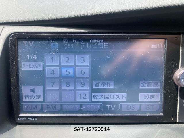 Toyota ISIS 2012-10 8354721-26