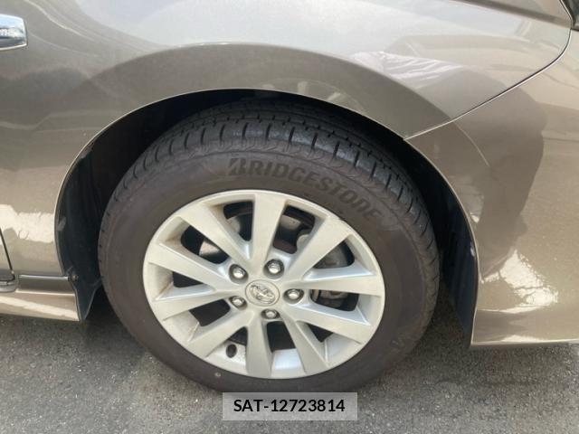 Toyota ISIS 2012-10 8354721-5
