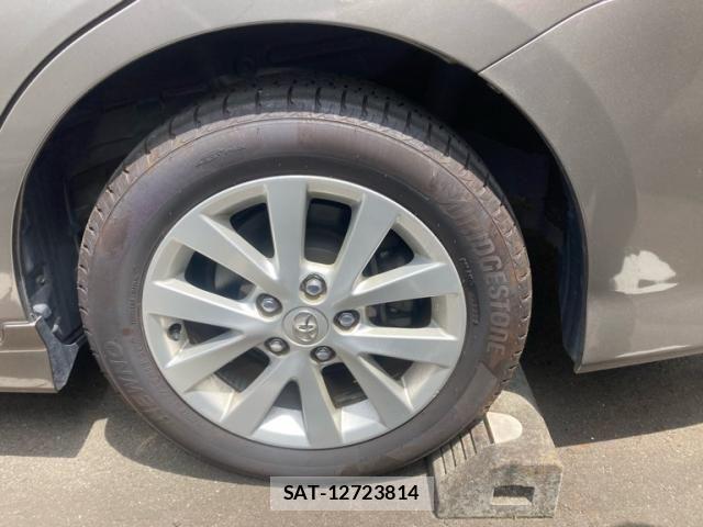 Toyota ISIS 2012-10 8354721-7