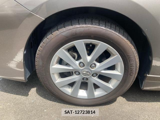 Toyota ISIS 2012-10 8354721-8